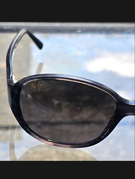 Maui Jim Ginger MJ 221 Oversized Oval Sunglasses Black Plastic Frame Brown Lens main image 2